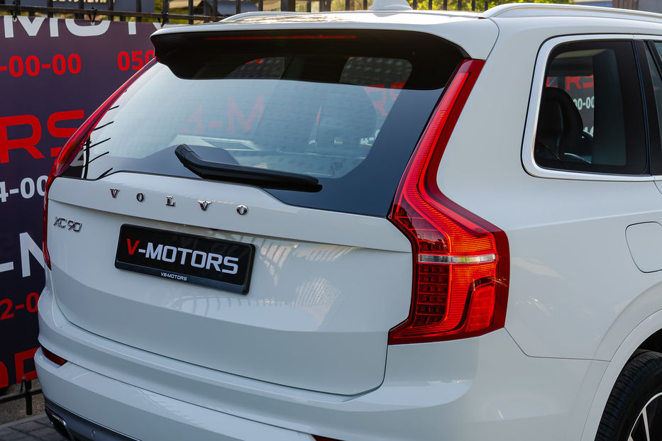 Продам Volvo XC90 Momentum AWD 2019 года в Киеве