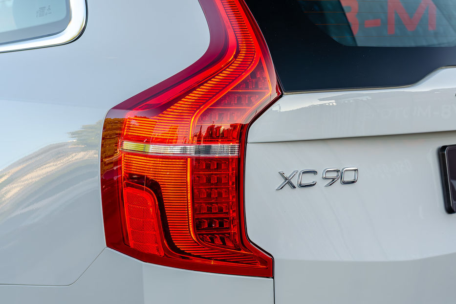 Продам Volvo XC90 Momentum AWD 2019 года в Киеве