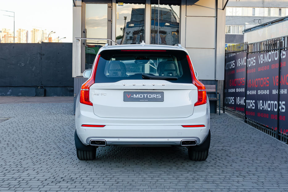 Продам Volvo XC90 Momentum AWD 2019 года в Киеве