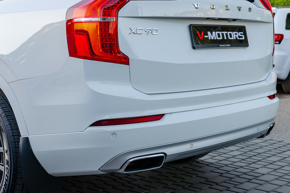 Продам Volvo XC90 Momentum AWD 2019 года в Киеве
