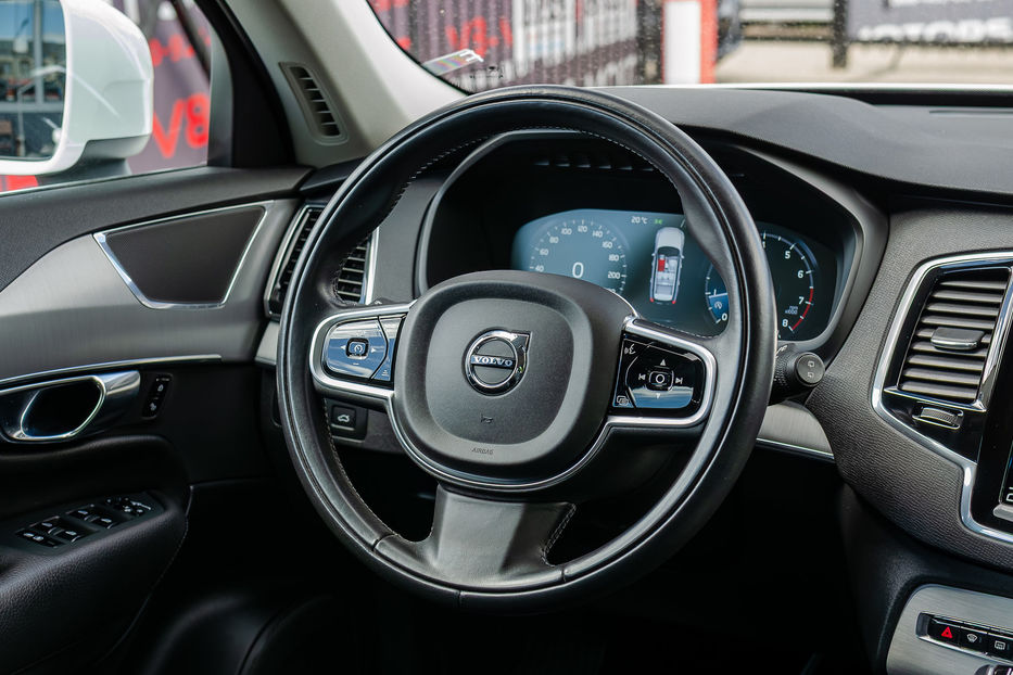 Продам Volvo XC90 Momentum AWD 2019 года в Киеве