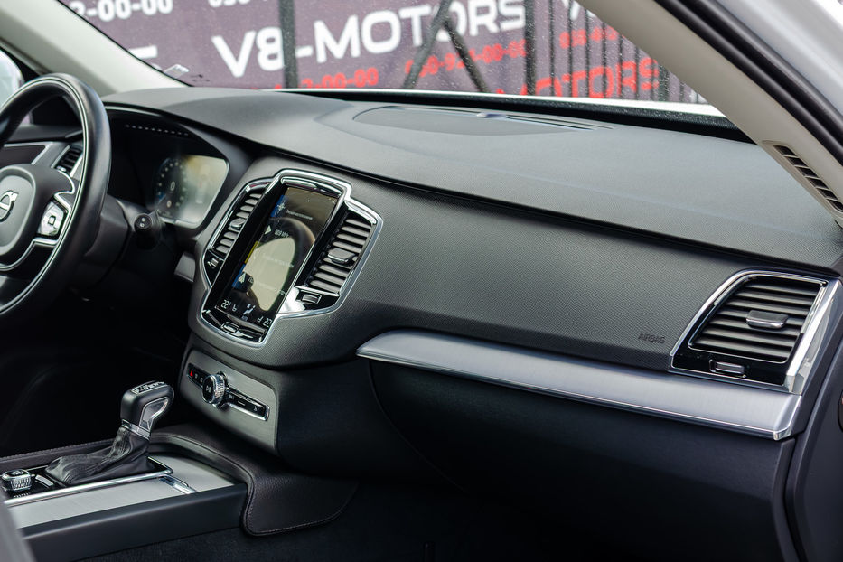 Продам Volvo XC90 Momentum AWD 2019 года в Киеве