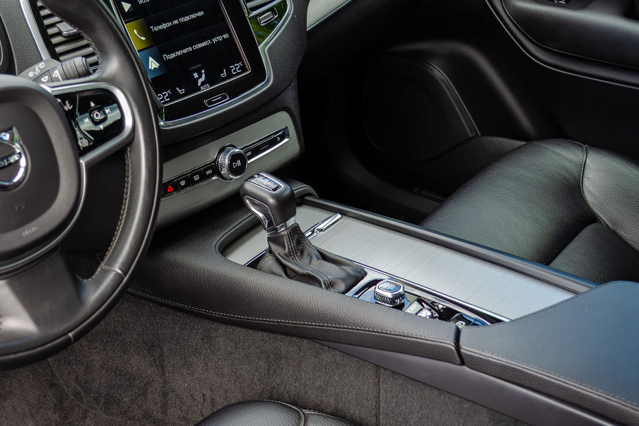Продам Volvo XC90 Momentum AWD 2019 года в Киеве