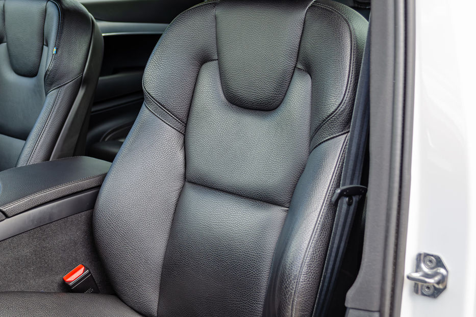 Продам Volvo XC90 Momentum AWD 2019 года в Киеве