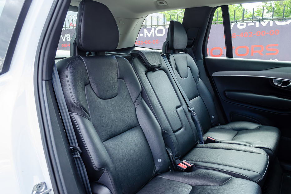 Продам Volvo XC90 Momentum AWD 2019 года в Киеве