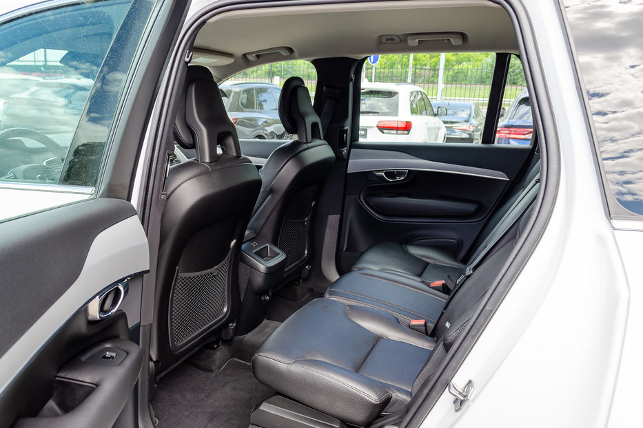 Продам Volvo XC90 Momentum AWD 2019 года в Киеве