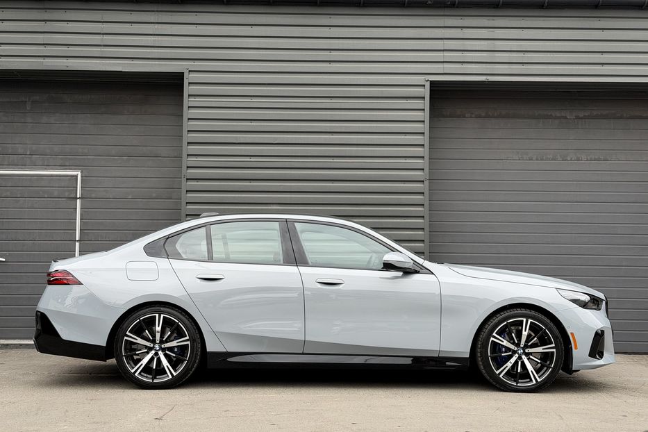 Продам BMW 530 2025 года в Киеве