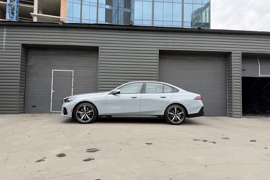 Продам BMW 530 2025 года в Киеве