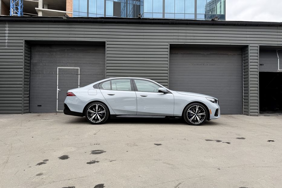 Продам BMW 530 2025 года в Киеве
