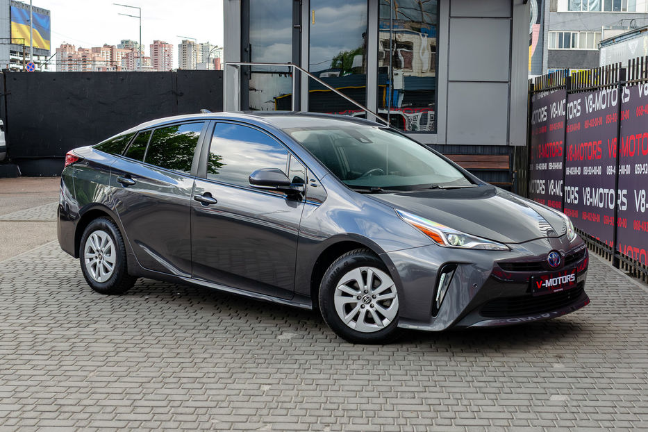 Продам Toyota Prius Hybrid 2019 года в Киеве
