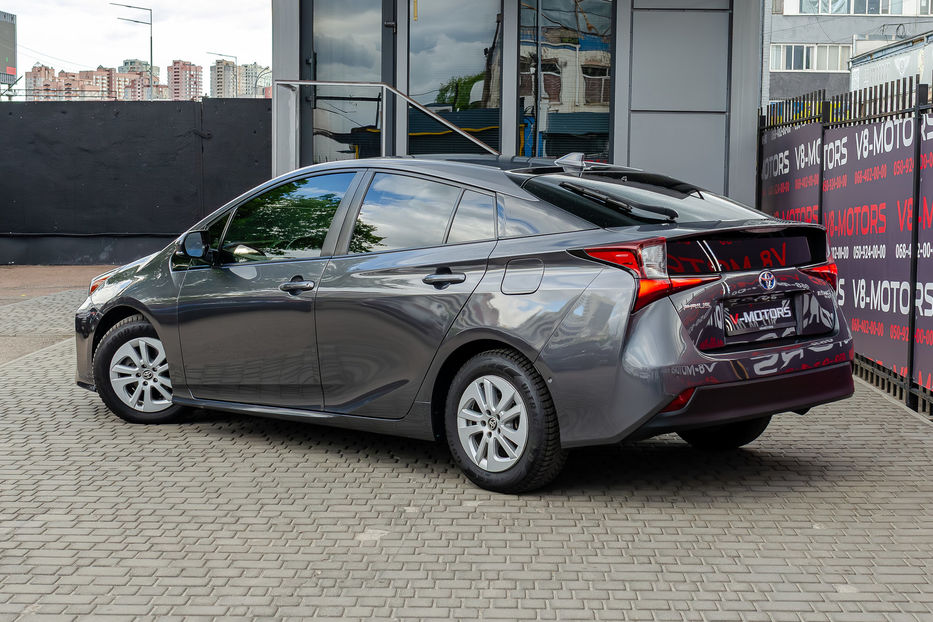 Продам Toyota Prius Hybrid 2019 года в Киеве