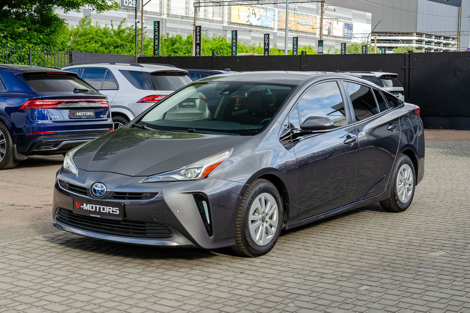 Продам Toyota Prius Hybrid 2019 года в Киеве