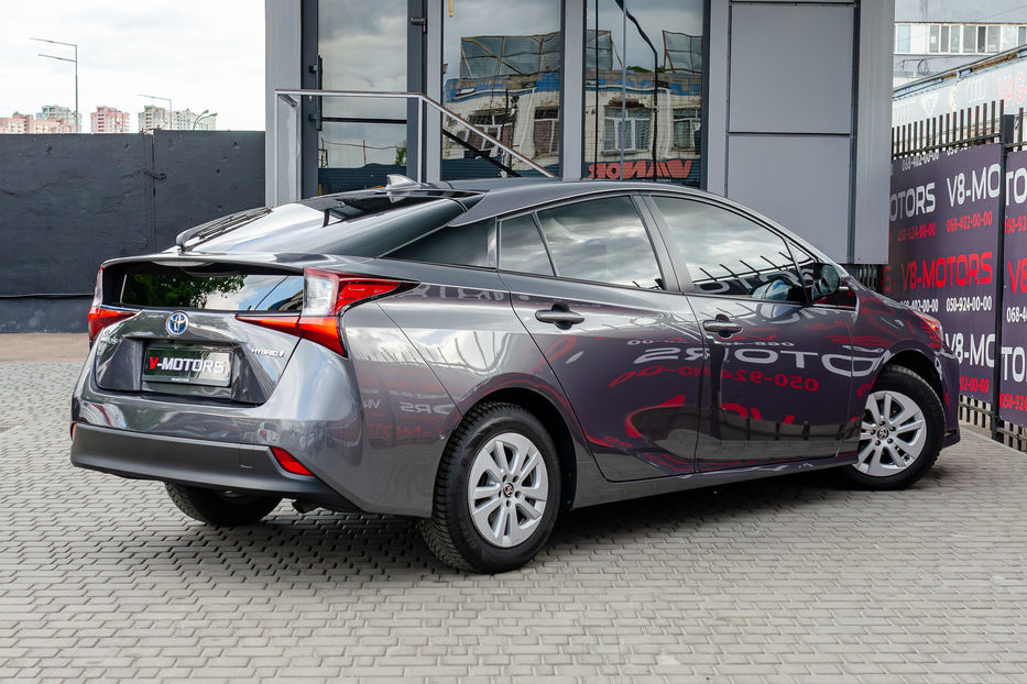 Продам Toyota Prius Hybrid 2019 года в Киеве