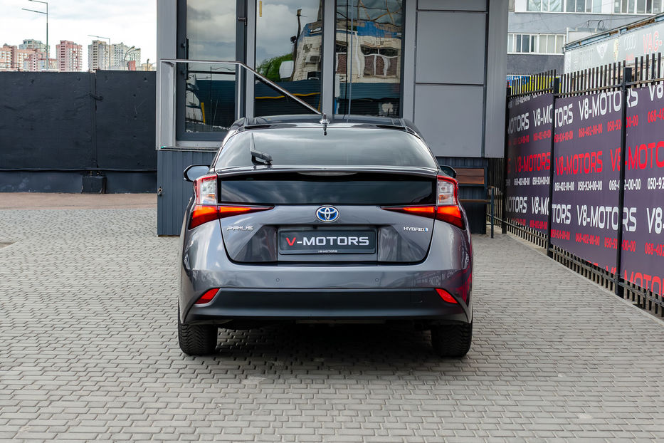 Продам Toyota Prius Hybrid 2019 года в Киеве