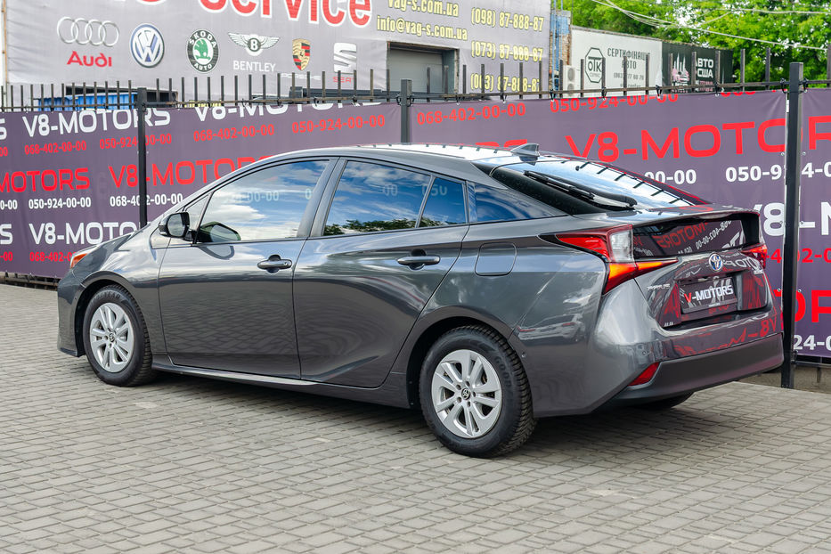 Продам Toyota Prius Hybrid 2019 года в Киеве