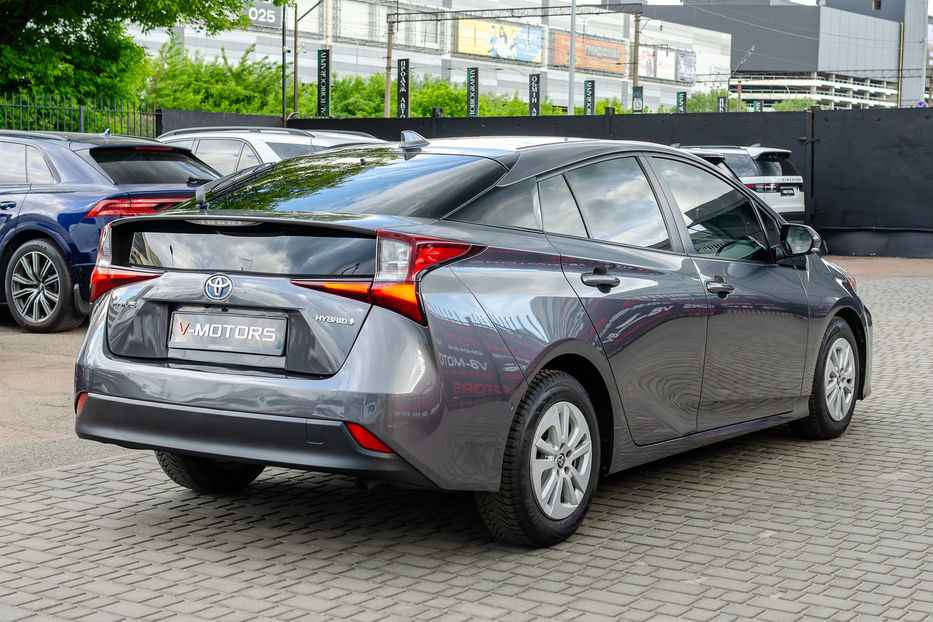 Продам Toyota Prius Hybrid 2019 года в Киеве