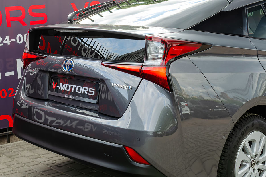 Продам Toyota Prius Hybrid 2019 года в Киеве