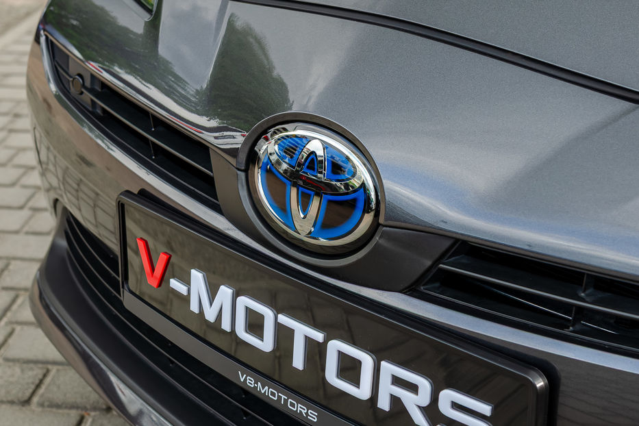 Продам Toyota Prius Hybrid 2019 года в Киеве