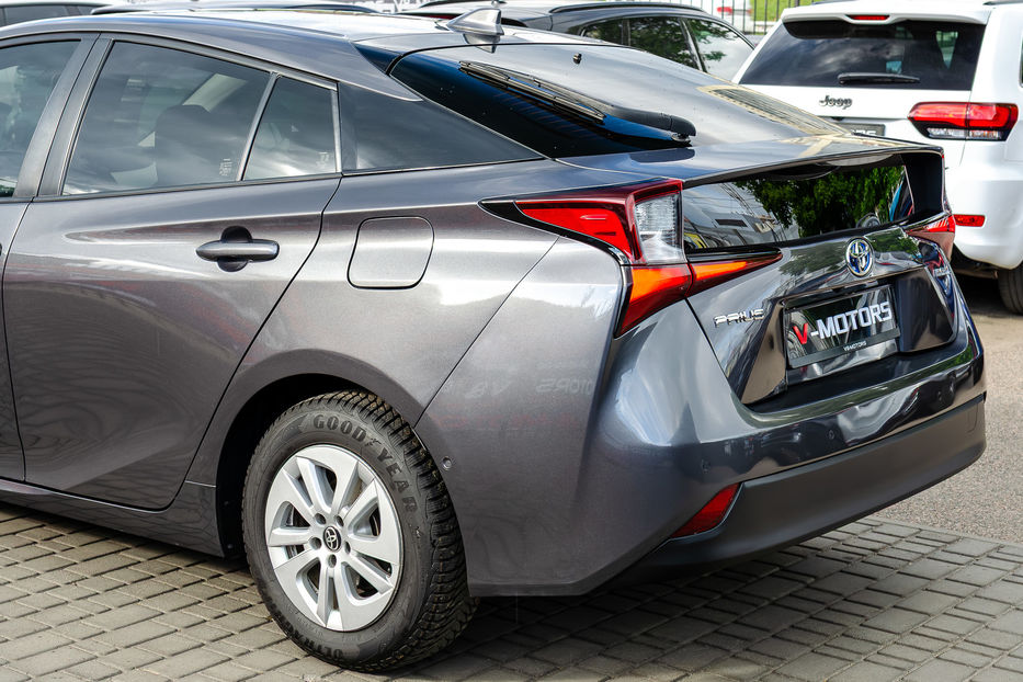 Продам Toyota Prius Hybrid 2019 года в Киеве