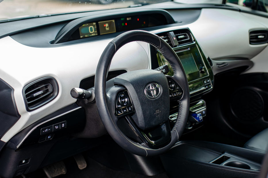 Продам Toyota Prius Hybrid 2019 года в Киеве