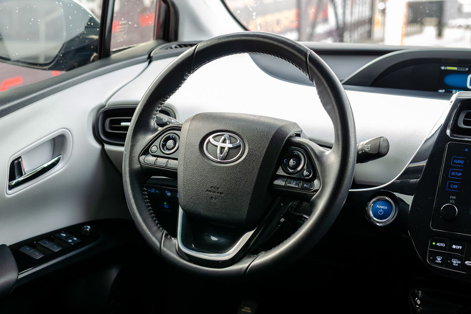 Продам Toyota Prius Hybrid 2019 года в Киеве