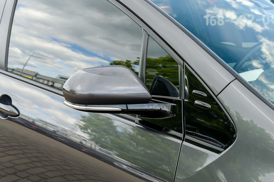 Продам Toyota Prius Hybrid 2019 года в Киеве
