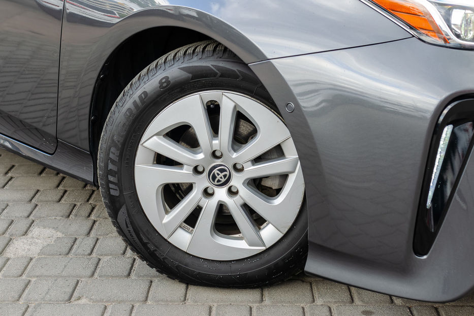 Продам Toyota Prius Hybrid 2019 года в Киеве