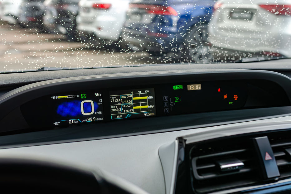 Продам Toyota Prius Hybrid 2019 года в Киеве