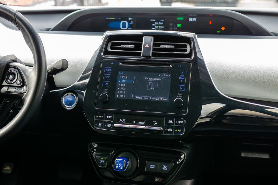 Продам Toyota Prius Hybrid 2019 года в Киеве