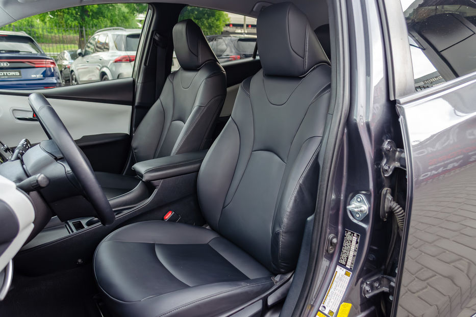 Продам Toyota Prius Hybrid 2019 года в Киеве