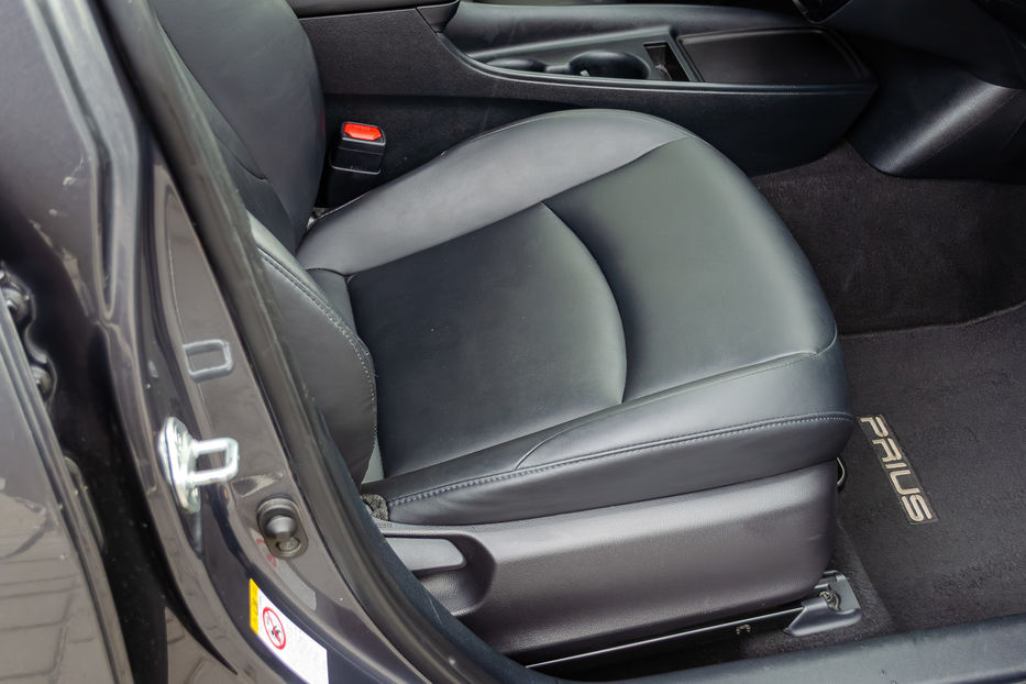 Продам Toyota Prius Hybrid 2019 года в Киеве