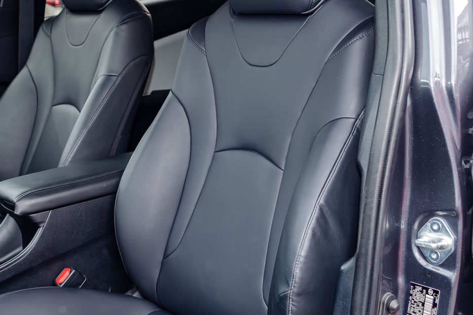 Продам Toyota Prius Hybrid 2019 года в Киеве