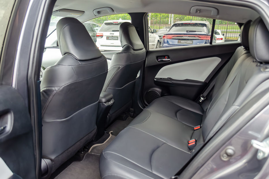 Продам Toyota Prius Hybrid 2019 года в Киеве