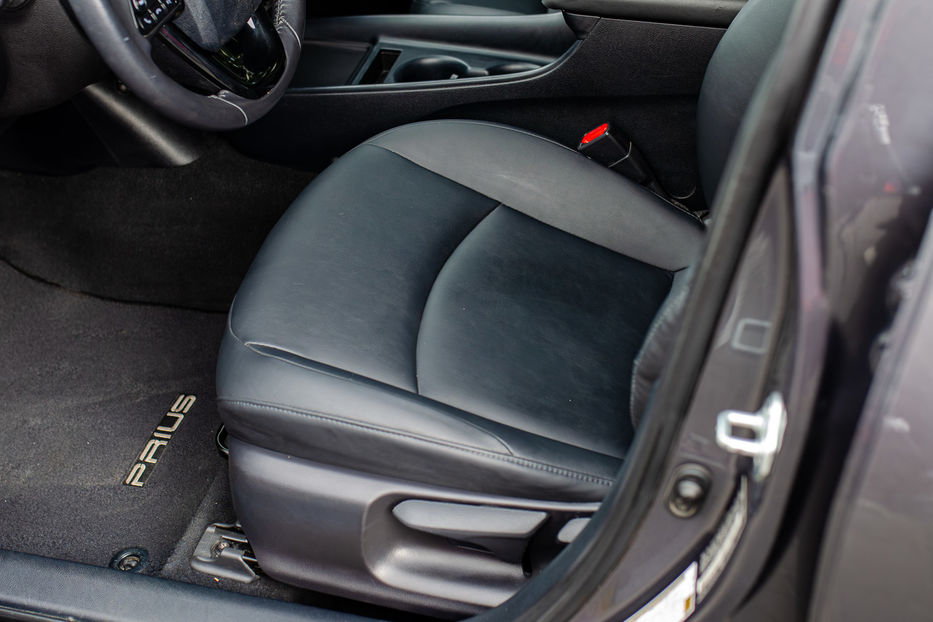 Продам Toyota Prius Hybrid 2019 года в Киеве
