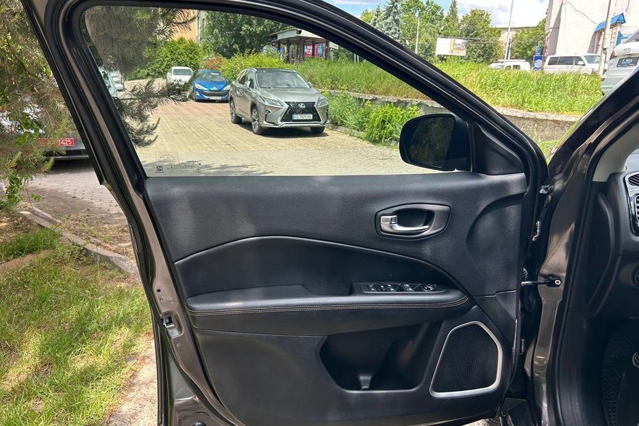 Продам Jeep Compass Limited 2020 года в Черновцах