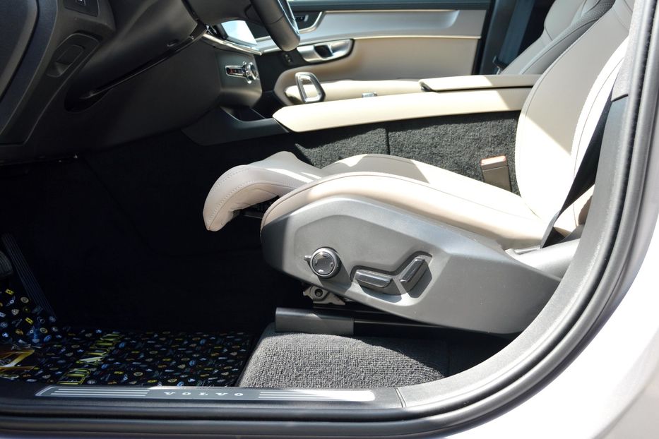 Продам Volvo XC90 B5 2025 года в Одессе