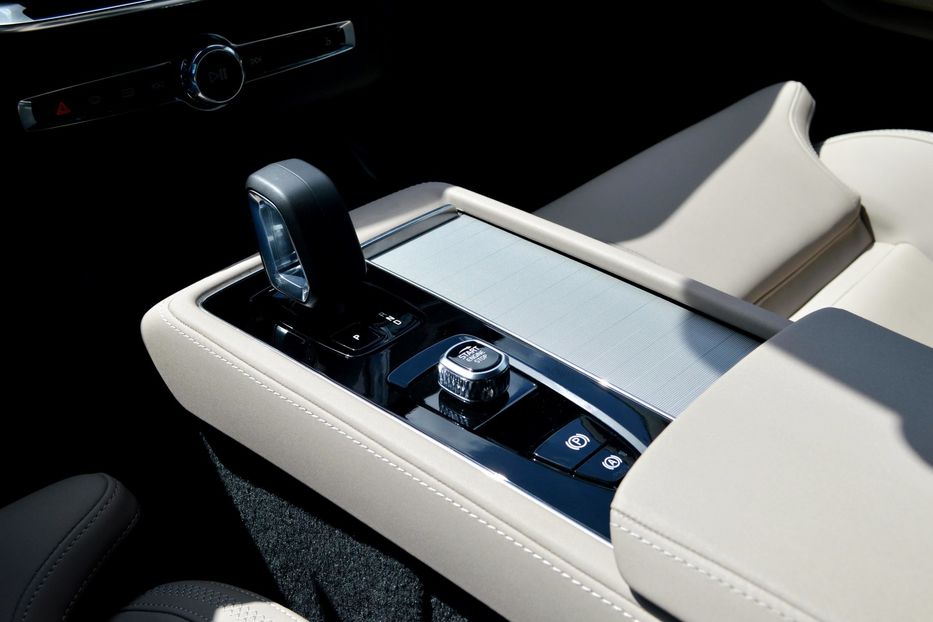 Продам Volvo XC90 B5 2025 года в Одессе