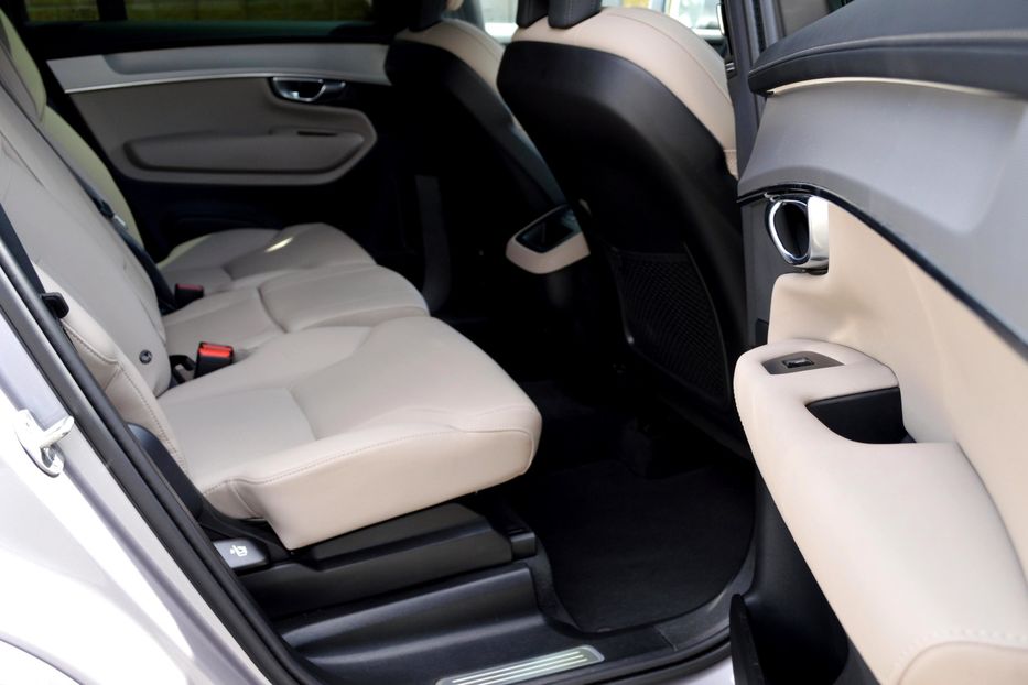Продам Volvo XC90 B5 2025 года в Одессе