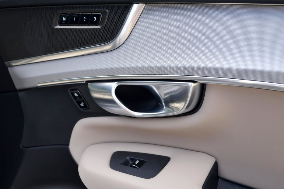 Продам Volvo XC90 B5 2025 года в Одессе