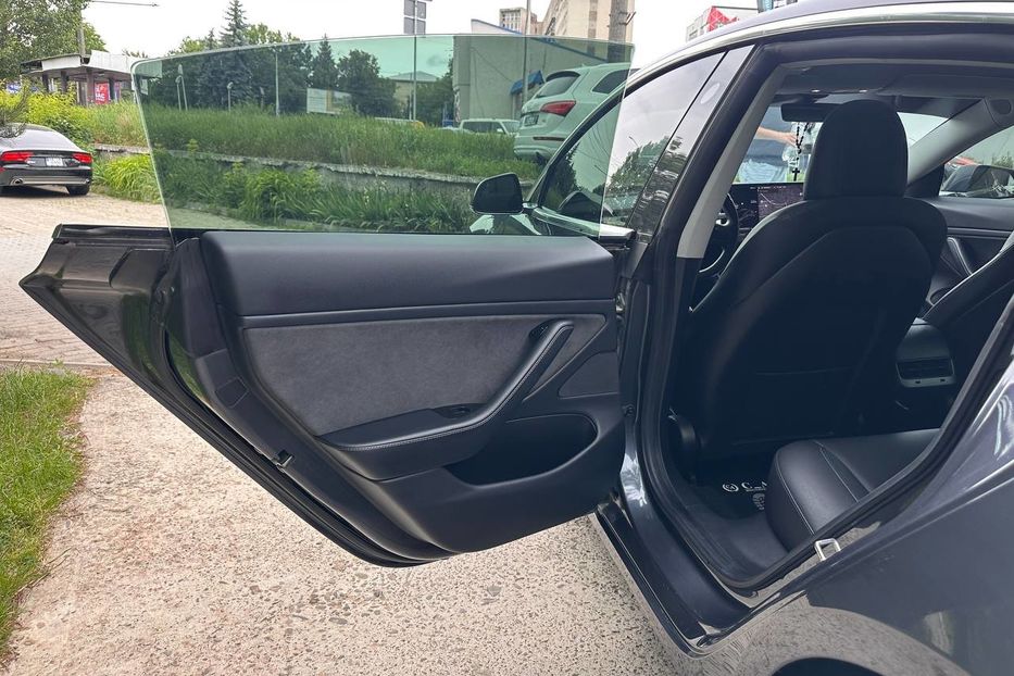 Продам Tesla Model 3 Performance 82.5 кВт·год, 2019 года в Черновцах