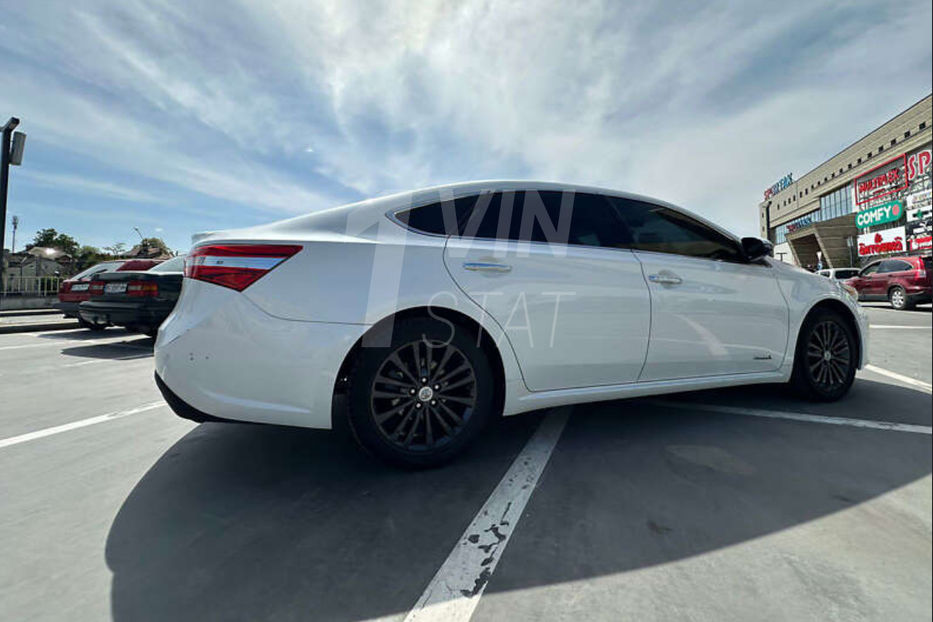 Продам Toyota Avalon 2.5 FHEV CVT (203к.с.)/газ 2014 года в Львове