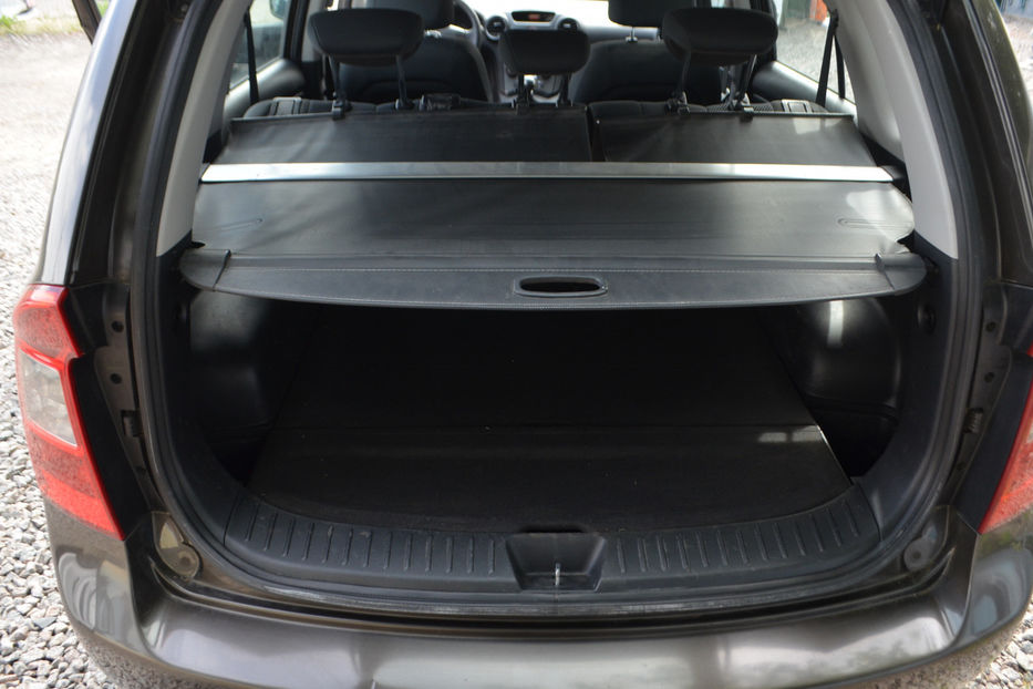 Продам Kia Carens 2.0 MT (140 к.с.) 2011 года в Киеве