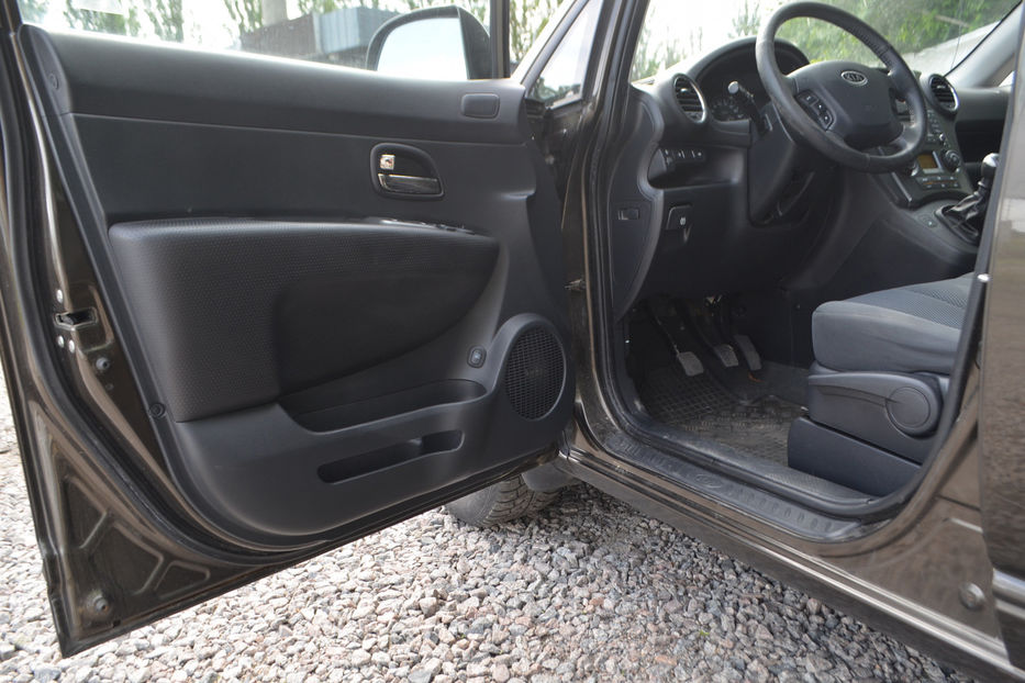 Продам Kia Carens 2.0 MT (140 к.с.) 2011 года в Киеве