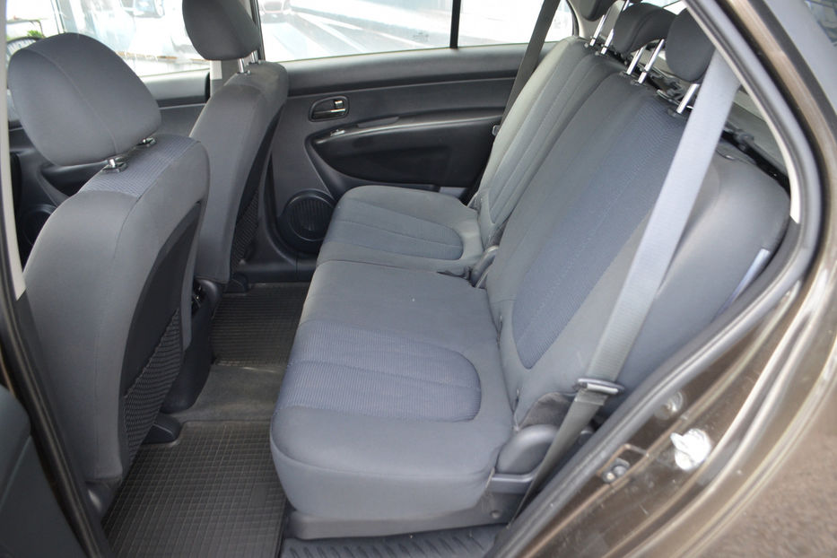 Продам Kia Carens 2.0 MT (140 к.с.) 2011 года в Киеве