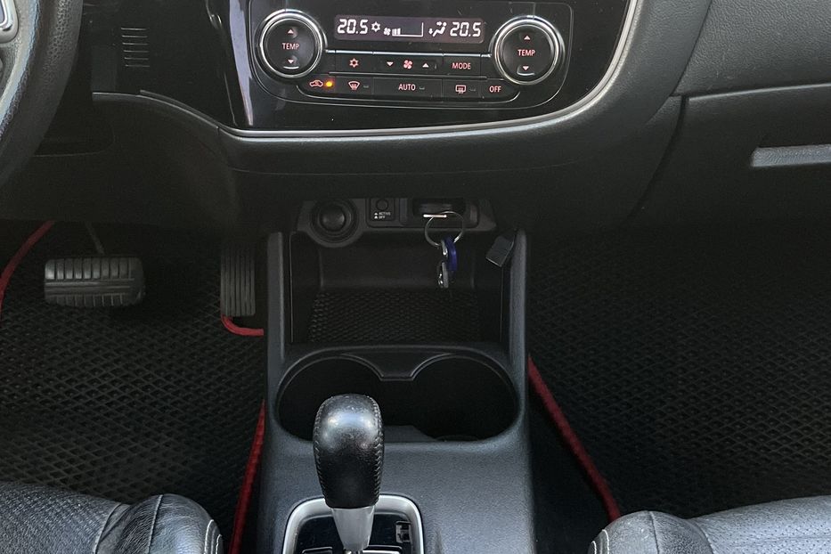 Продам Mitsubishi Outlander Ultimate V6 2015 года в Николаеве