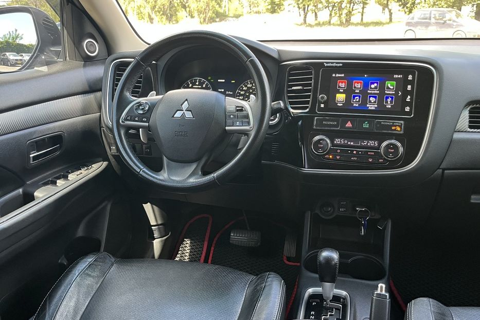 Продам Mitsubishi Outlander Ultimate V6 2015 года в Николаеве