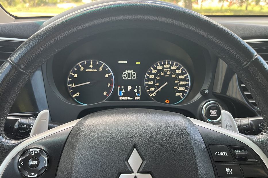 Продам Mitsubishi Outlander Ultimate V6 2015 года в Николаеве