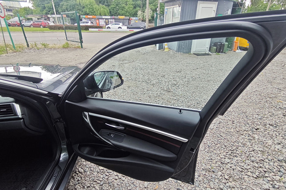 Продам BMW 330 330i Steptronic (252 к.с.)  2017 года в Киеве