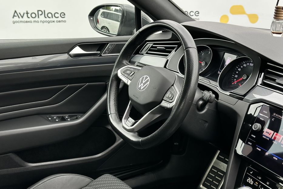Продам Volkswagen Passat B8 RLine 2021 года в Луцке