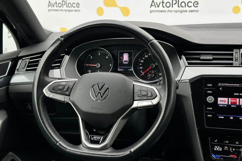 Продам Volkswagen Passat B8 RLine 2021 года в Луцке
